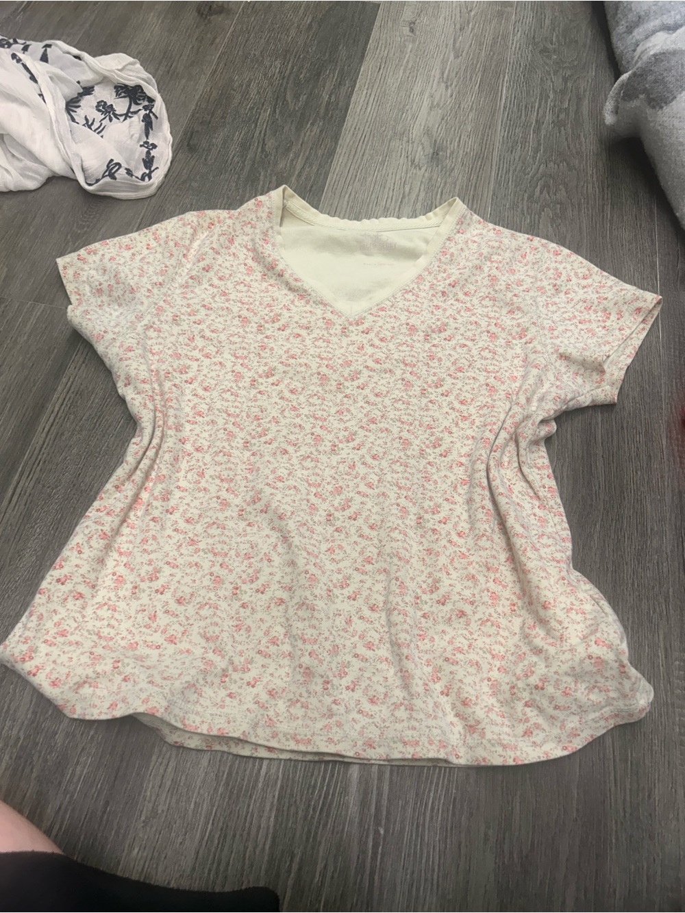 Faded Glory floral V-Neck Short Sleeve Top